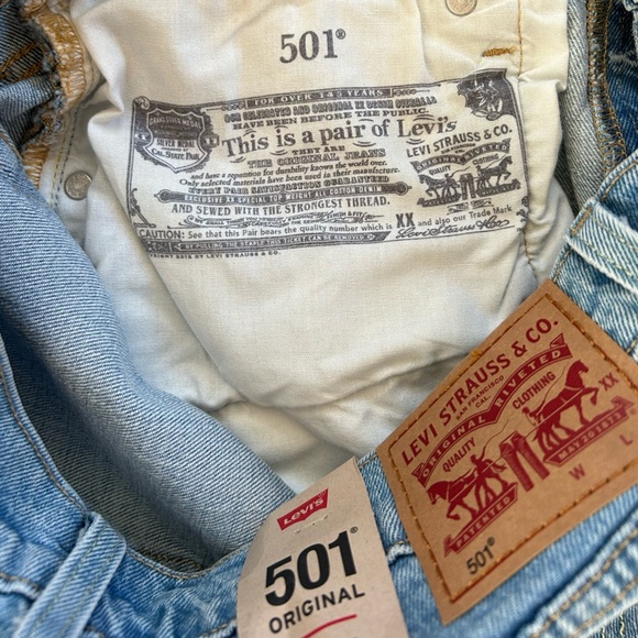 NWT Levi’s | Women’s Light Blue Denim Classic Original 501 Buttonfly Jeans sz 30 - Picture 7 of 16